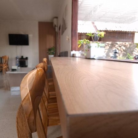 Mayeka Transit Hostel Bandara Internasional Lombok Praya Exteriör bild