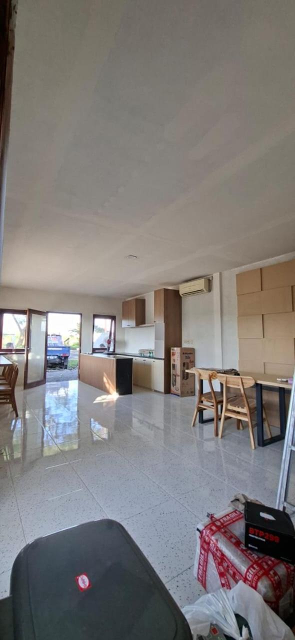 Mayeka Transit Hostel Bandara Internasional Lombok Praya Exteriör bild
