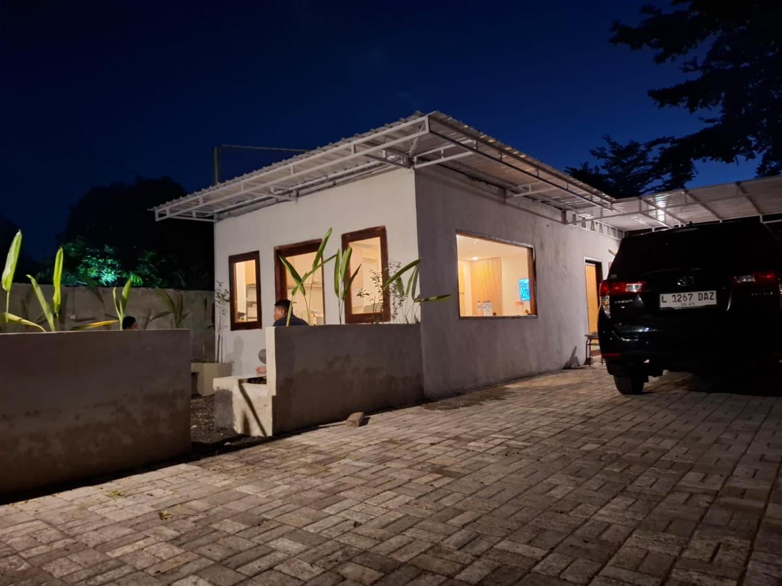 Mayeka Transit Hostel Bandara Internasional Lombok Praya Exteriör bild