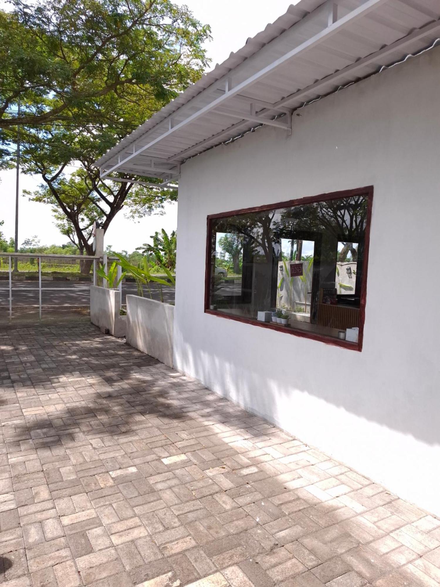 Mayeka Transit Hostel Bandara Internasional Lombok Praya Exteriör bild