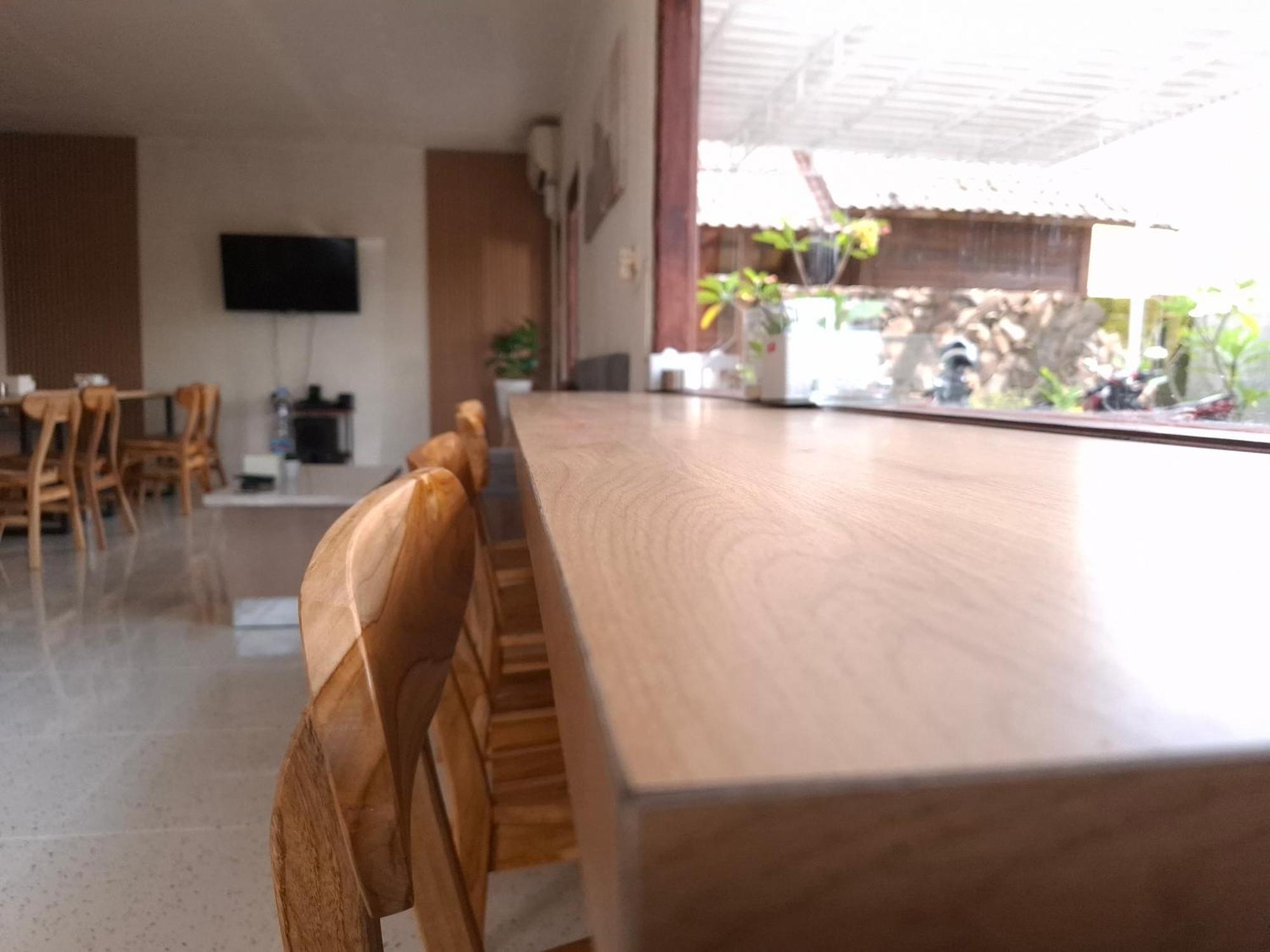 Mayeka Transit Hostel Bandara Internasional Lombok Praya Exteriör bild